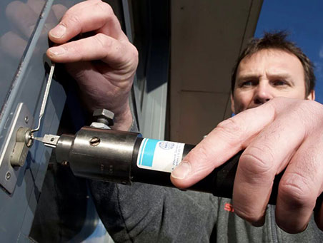 Вскрытие английских замков в Санкт-Петербурге